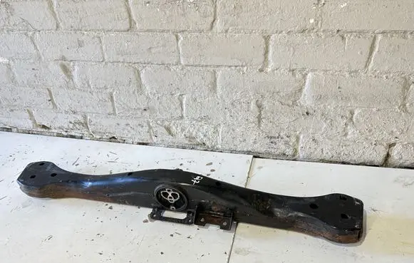Gearbox mounting bracket