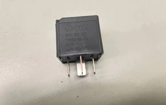 Audi A4 S4 B8 8K Other relay 8K0951253 V23136B6X72