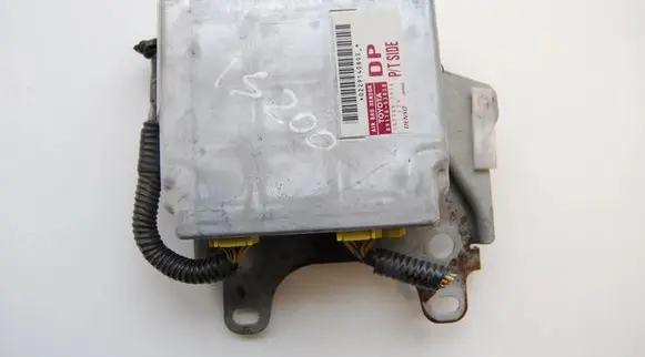 Lexus IS 200-300 Airbag control unit/module 