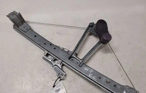 Rear door manual window regulator