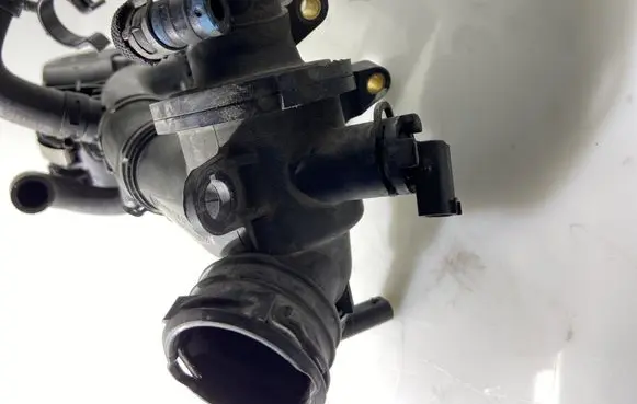 Thermostat/thermostat housing