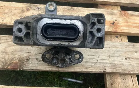 Opel Signum Engine mount bracket 21044616