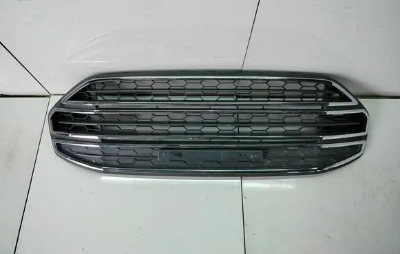 Front bumper upper radiator grill