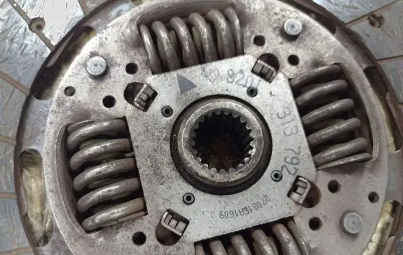 Renault Master II Clutch pressure plate 8201313792 270815A1609
