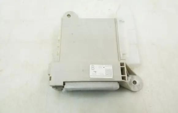 Lexus GS 250 350 300H 450H Fuse module 8267030350