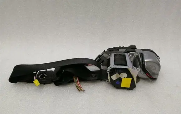 Mercedes-Benz S W221 Front seatbelt A2218605485