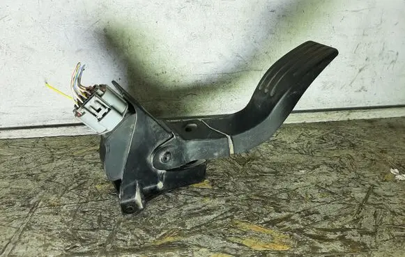 Ford Focus Accelerator throttle pedal 98AB9F836AE 2K03B