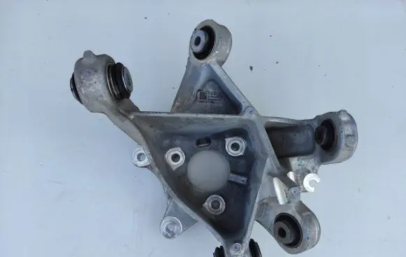 Tesla Model Y Stub axle 1188416