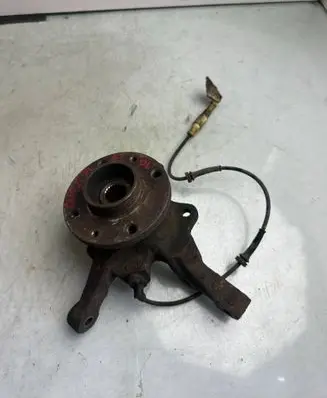 Renault Clio II Front wheel hub spindle knuckle 565