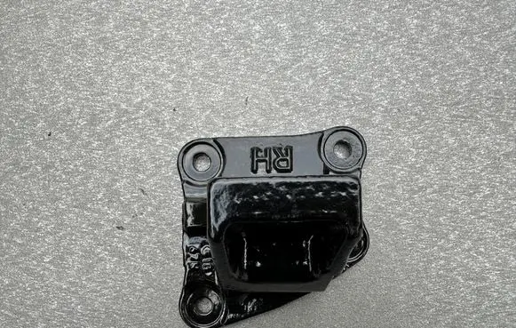 Nissan Patrol Y61 Sway bar bush bracket, front 54631VC700