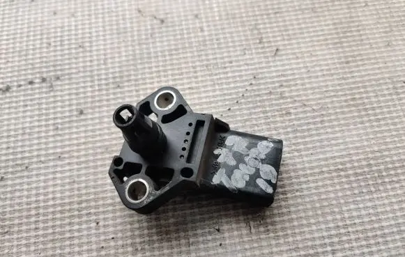 Volkswagen Touran I Air pressure sensor 038906051B 35043AT8 0281002399