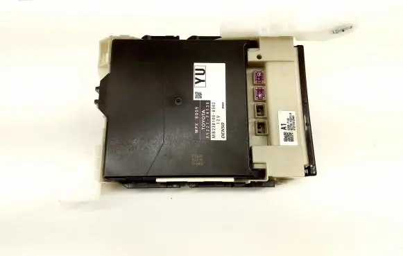 Toyota C-HR I Fuse module 89221F4130 82730F4010B