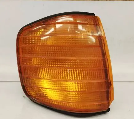 Mercedes-Benz 380 560SEC C126 Front indicator light 0008209321 1305233062 0008203621