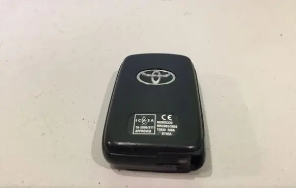 Toyota Avensis T270 Ignition key/card 