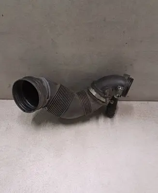 Skoda Octavia Mk3 (5E) Turbo air intake inlet pipe/hose 5Q0129635