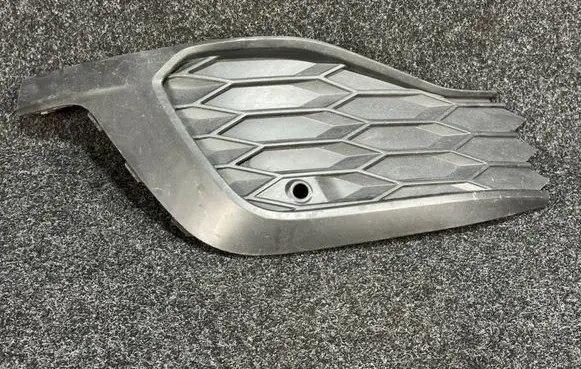 Volkswagen Golf VIII Front bumper lower grill 5H0853665G