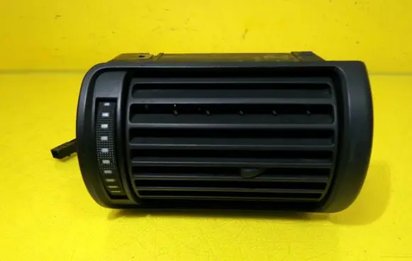 Audi A4 S4 B5 8D Dashboard side air vent grill/cover trim 8D1820902B