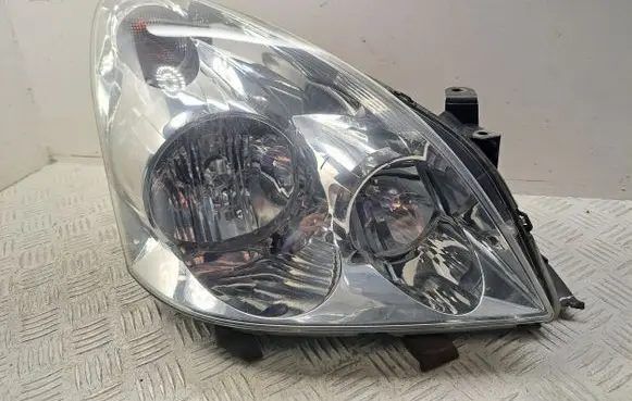 Toyota Corolla Verso AR10 Headlight/headlamp 811300F010 9073780
