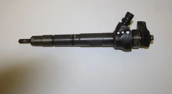 Volkswagen PASSAT B7 Fuel injector 03L130277Q