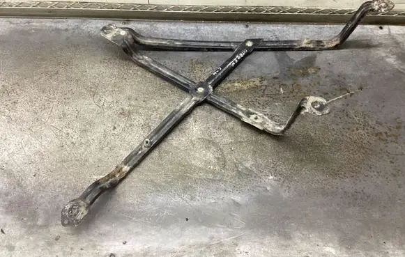 Fuel tank mounting bracket