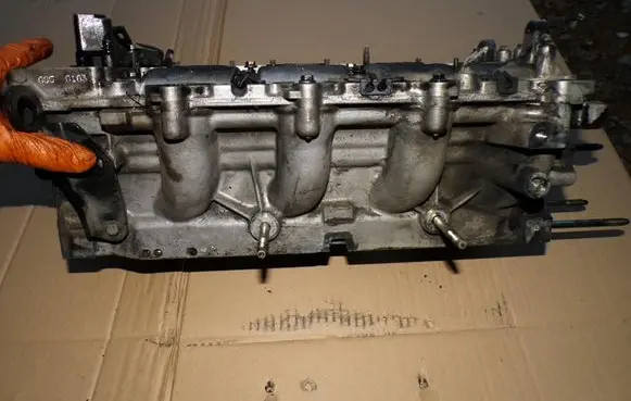 Peugeot 407 Engine head 9641752610