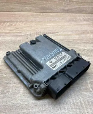 Volkswagen Touran I Engine control unit/module ECU 03G906016DR 0281011844
