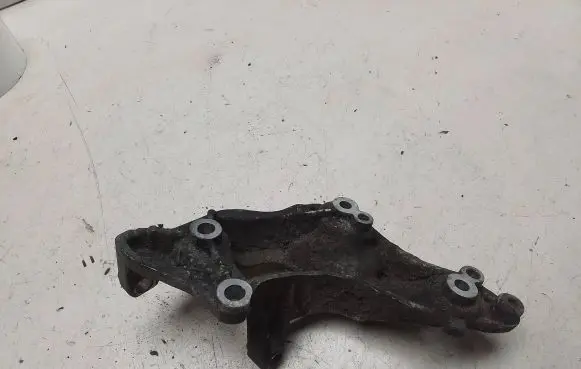 Peugeot 207 Engine mounting bracket 9658199180