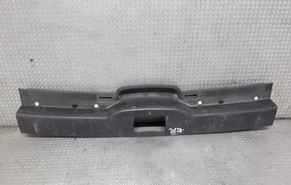 Trunk/boot sill cover protection