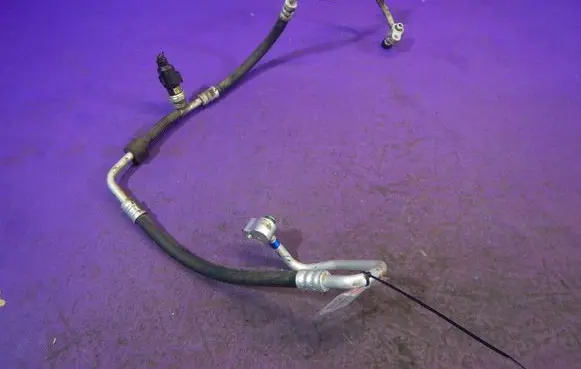 KIA Cerato Air conditioning (A/C) pipe/hose 