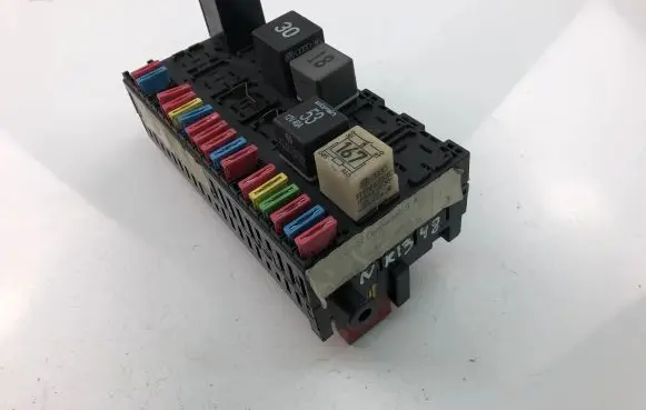 Volkswagen PASSAT B5 Fuse box set 191906383C