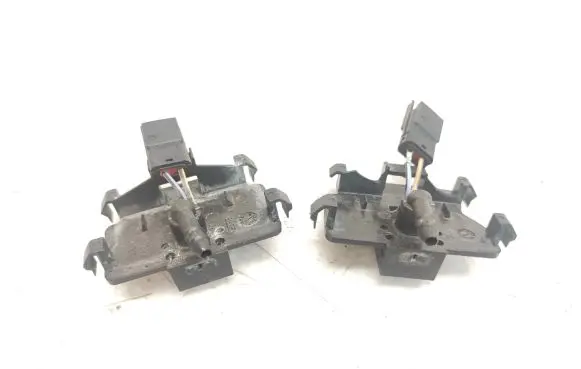 Maserati Ghibli Windshield washer spray nozzle 