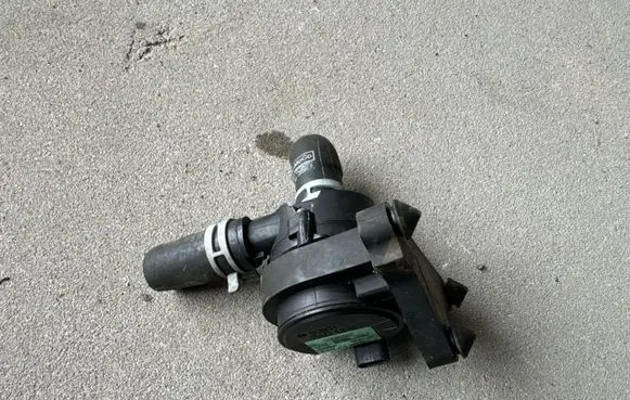 Ford Kuga III Water pump U67KA