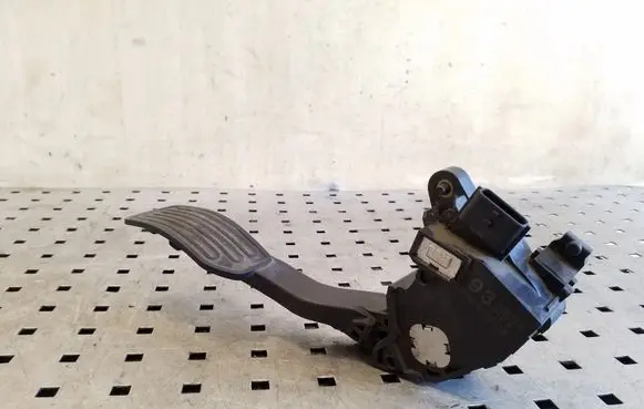 Nissan Juke I F15 Accelerator throttle pedal 180021HMOB