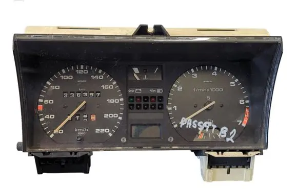 Volkswagen PASSAT B2 Speedometer (instrument cluster) 321919033 6160432127