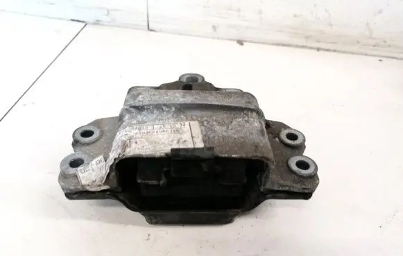Seat Altea Engine mount bracket