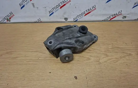 BMW 6 F06 Gran coupe Engine mounting bracket 6777623