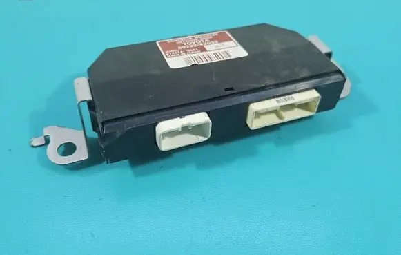 Toyota RAV 4 (XA40) Central body control module 8922242033 IMPRK1562440