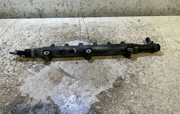 Volvo V70 Fuel main line pipe 8658252 001448 0445215010