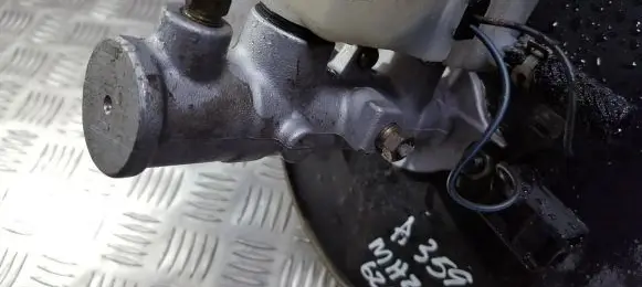 Mazda 626 Master brake cylinder