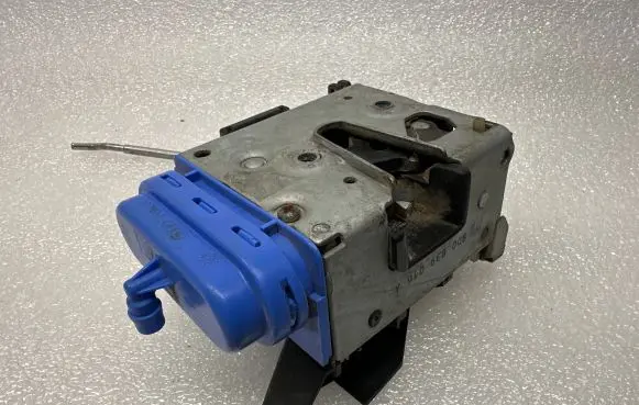 Audi A4 S4 B5 8D Rear door lock 8D0839016A