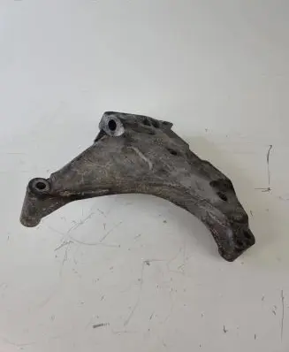 Volkswagen Tiguan Engine mounting bracket 03L199207