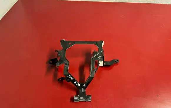 BMW 6 F06 Gran coupe Engine control unit holder 7610565 12527610565