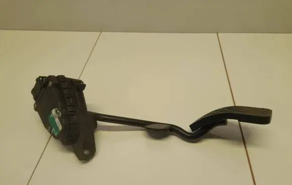 Audi A4 S4 B7 8E 8H Accelerator throttle pedal 8E2721523E 6PV00802634