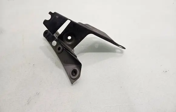 Fender mounting bracket