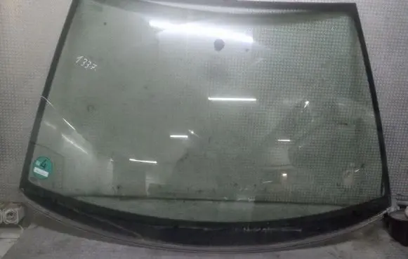 Volkswagen Polo Front windscreen/windshield window 