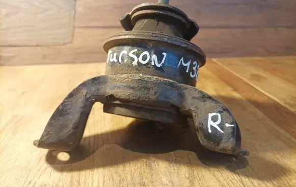 Hyundai Tucson LM Engine mount bracket