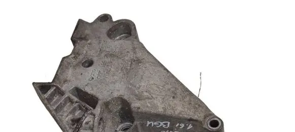 Volkswagen Touran I Engine mounting bracket 06F199207Q