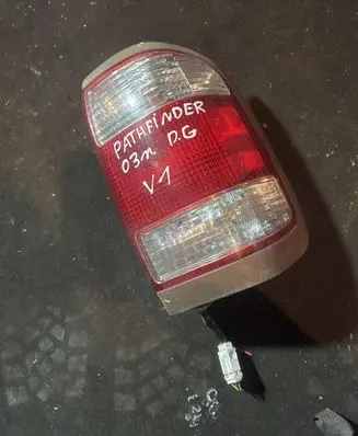 Nissan Pathfinder R50 Rear/tail lights