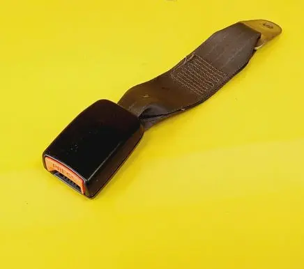 Suzuki Swift I Rear seatbelt buckle