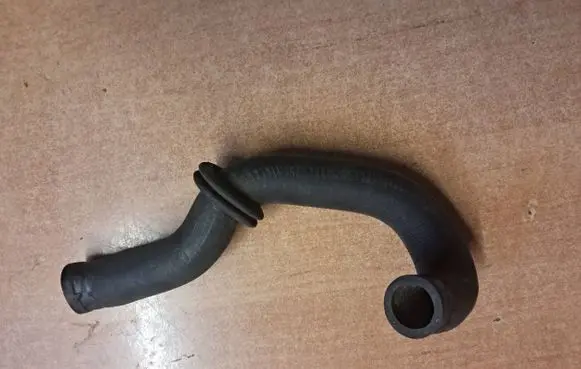 Mercedes-Benz 190 W201 Engine coolant pipe/hose 2018321094